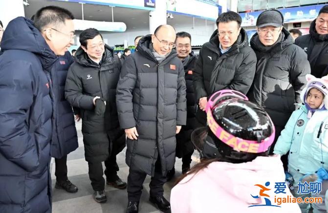 黑龍江省委書記去度假區(qū)調研 乘纜車登山 還與南方游客交談？