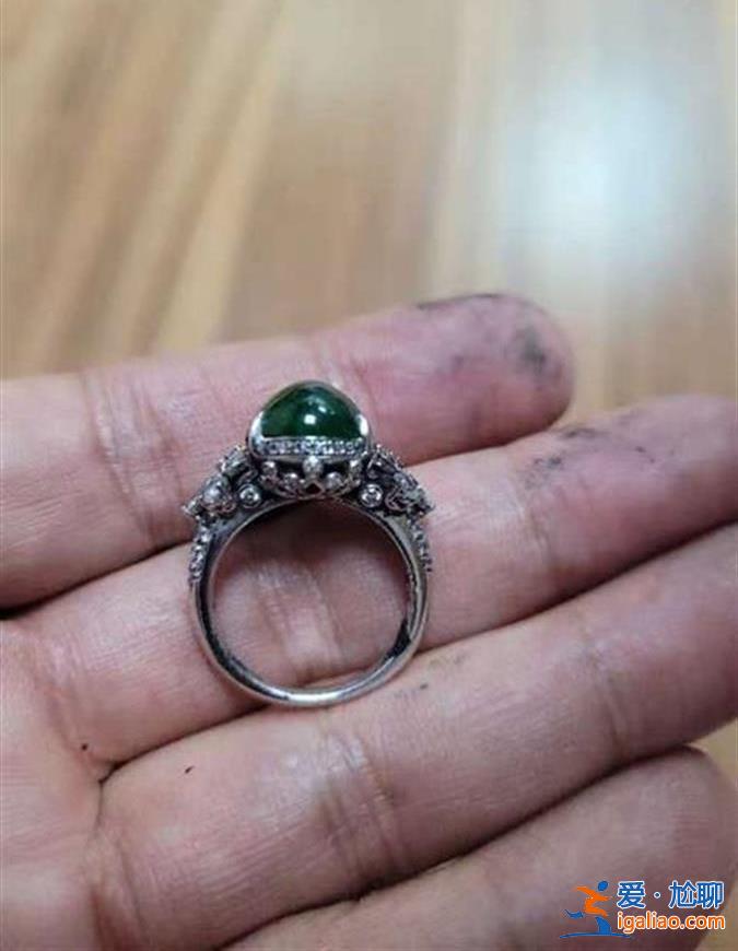 價值百萬 是自己的婚戒？