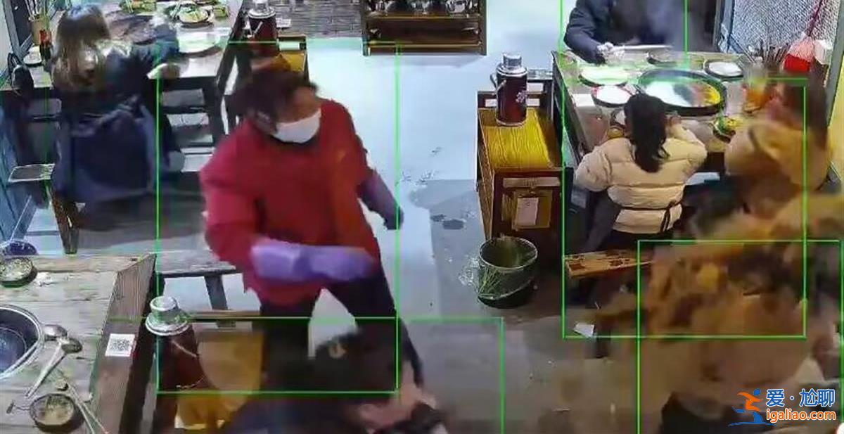 女子遭陌生人端火鍋湯底潑臉 女子被火鍋潑臉怎么辦？