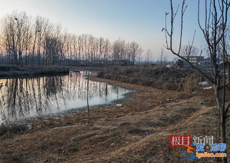 江蘇東?？h一水庫庫區(qū)被填埋大量黑色固廢 現(xiàn)場散發(fā)惡臭 有人被拘留？