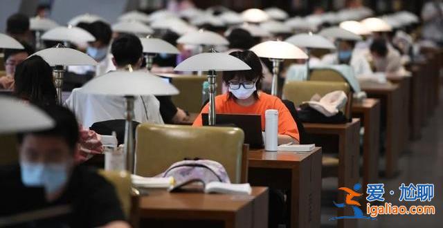 年輕人爭考社工沒編制也想上岸，社工為什么沒有編制[上岸]？