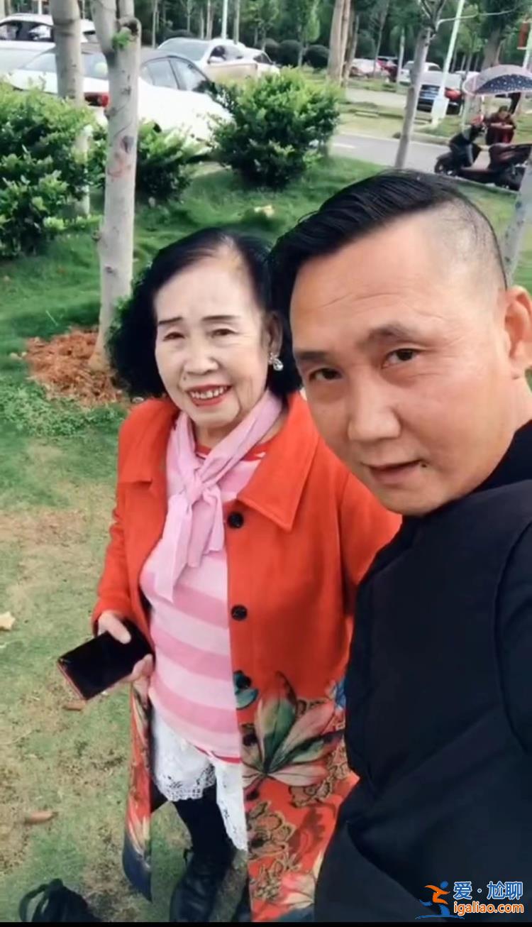 湖南一修鞋匠花17萬包機(jī)將患癌母親從臺灣接回 今日凌晨老人與世長辭？