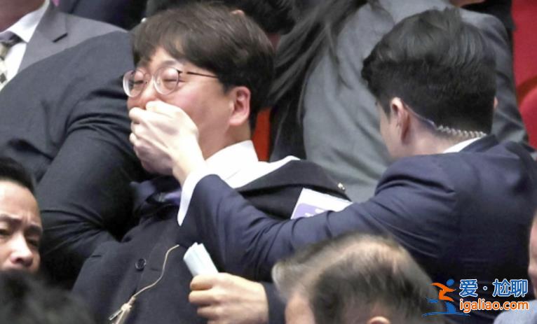韓總統(tǒng)府回應(yīng)“在野議員被捂嘴拖走” 稱“為總統(tǒng)安全” 網(wǎng)友爭議？