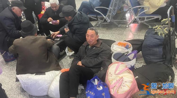 購買38小時無座票、更換三種交通工具？