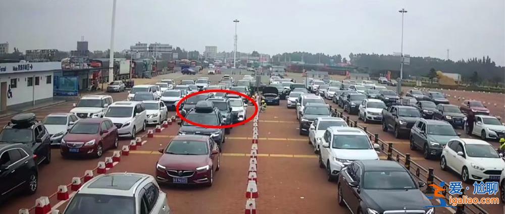 “奔馳加塞砸引擎蓋”事件持續(xù)發(fā)酵 奇瑞車一方陷輿論漩渦？