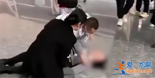 女子稱被困武漢機(jī)場30小時有旅客暈倒，，，后續(xù)情況如何[武漢機(jī)場困擾]？