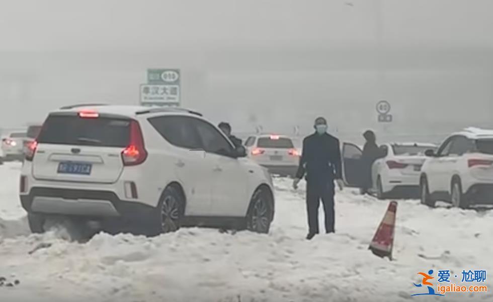 為何導(dǎo)致交通陷入癱瘓？除冰難度有多大？解讀湖北暴雪凍雨的幾大疑問？