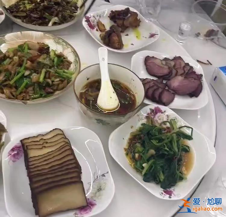 被困在湖北高速上三天三夜 她打了市長(zhǎng)熱線電話 但是很難接通？