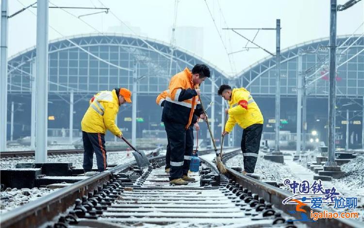 線上買火車票顯示無余票 但自助售票機有票？12306解答？