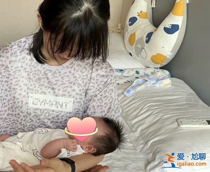 回家過年幫哥哥或姐姐帶娃 大學(xué)生怎么成了“德華”？？