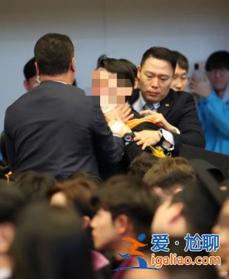 畢業(yè)生在學(xué)位授予儀式上向尹錫悅喊話被捂嘴抬出場(chǎng) 韓總統(tǒng)府回應(yīng)？