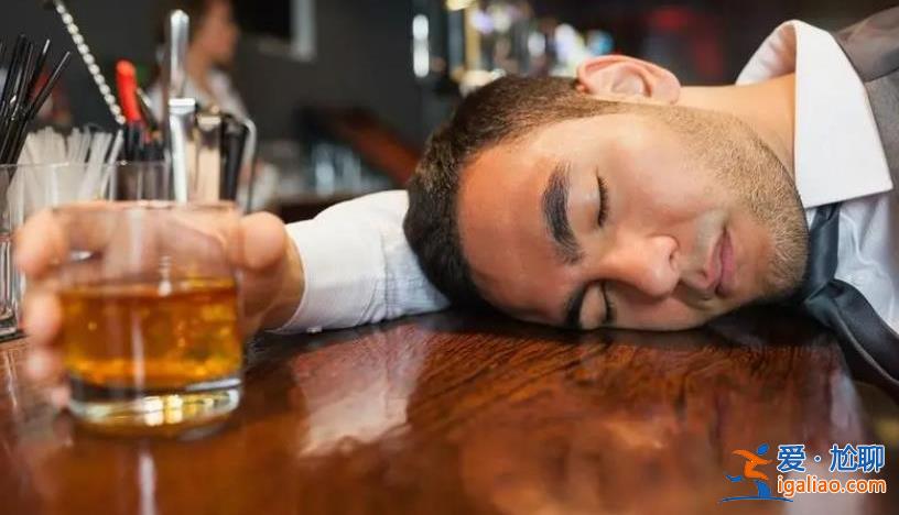 宿醉后再來一杯可以醒酒？假的 這樣醒酒最快？