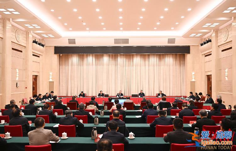 在全省上下掀起新一輪解放思想的熱潮？