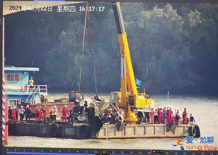 瀝心沙大橋被撞監(jiān)控視頻曝光 橋面一側(cè)第二輛車停車阻止后方車輛？