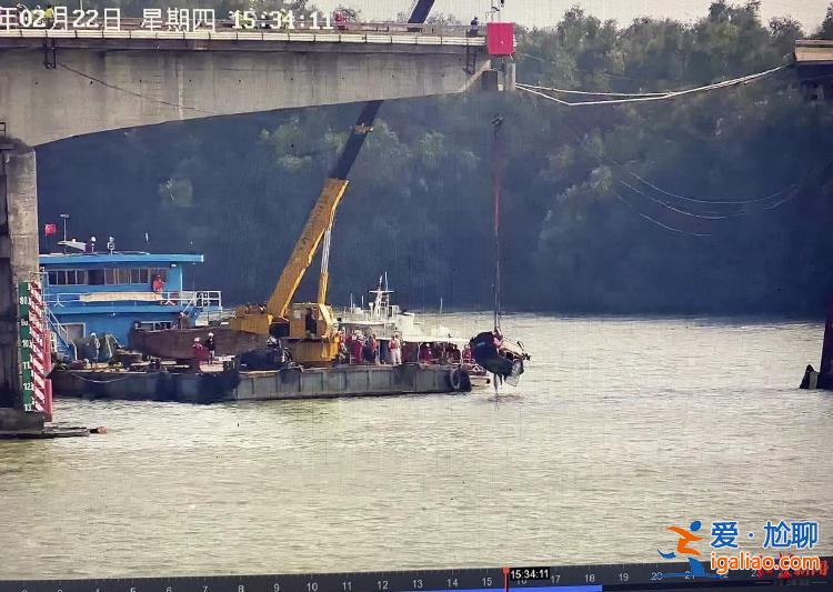 瀝心沙大橋被撞監(jiān)控視頻曝光 橋面一側(cè)第二輛車停車阻止后方車輛？