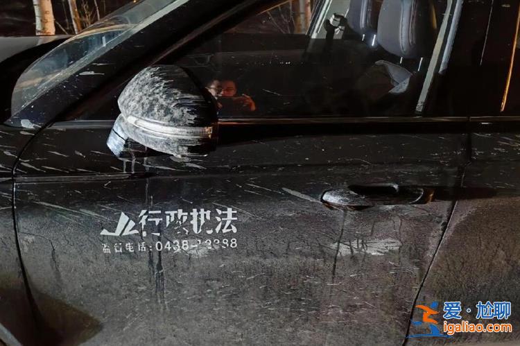 吉林扶余2名執(zhí)法人員夜查運(yùn)砂車 被路過(guò)車輛撞倒1死1傷 警方立案？