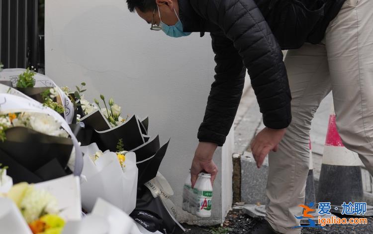 市民和員工自發(fā)悼念宗慶后 原娃哈哈總部門前擺滿鮮花和AD鈣奶？