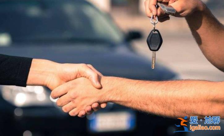 男子穿睡衣買車無人理去隔壁全款買 有錢任性！？