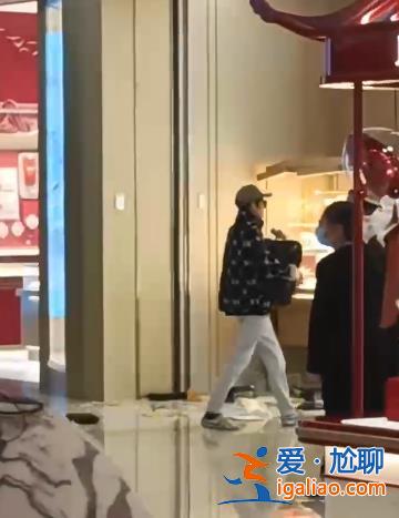 男子從云南飛抵杭州搶劫珠寶店 被抓時叫囂“我不是中國人”？