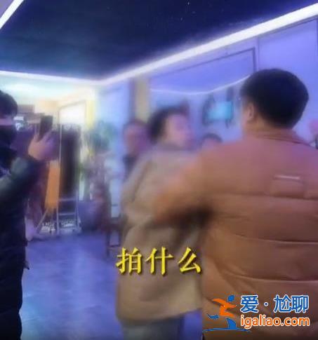 他們在西安坐出租車 是怎么被“套路”買下天價字畫的？？