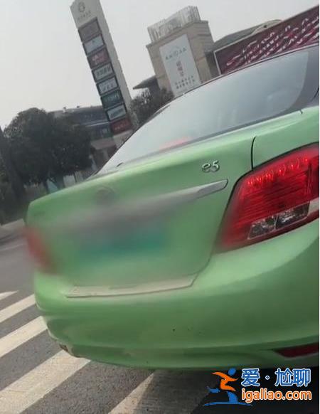 他們在西安坐出租車 是怎么被“套路”買下天價字畫的？？