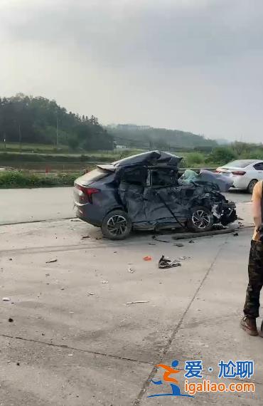 廣西柳州鹿寨縣一轎車(chē)與縣域班車(chē)相撞 造成3人死亡？