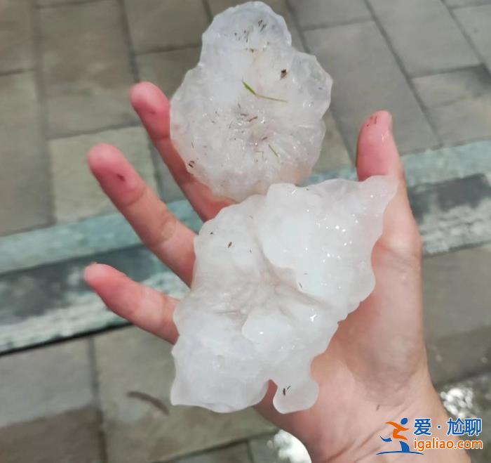 汽車(chē)玻璃被砸碎？