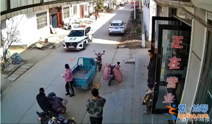 警車鳴警笛進(jìn)村 喇叭指名道姓喊話“李××涉嫌嫖娼”；當(dāng)?shù)鼐交貞?yīng)？