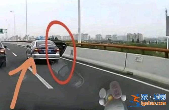 女乘客為什么突然跳車，因被拒高架停車[出租車司機]？