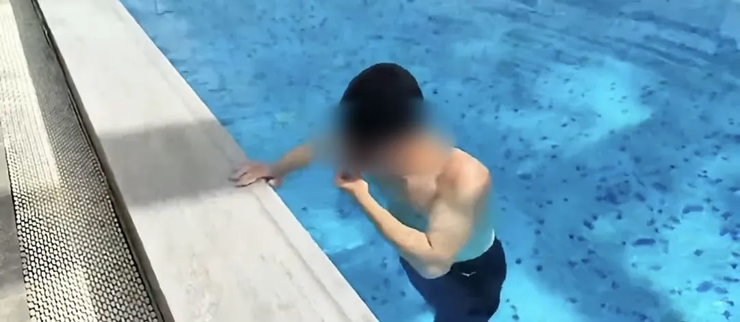 鄭州一游泳教練憋氣訓練時溺亡 工作人員拍視頻卻未施救？當地回應？