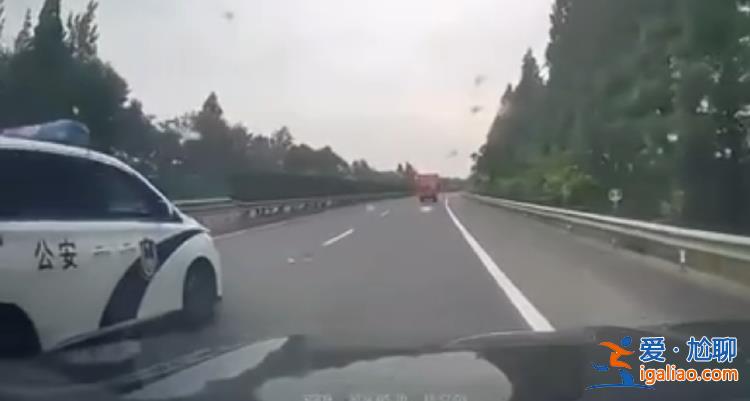 兩民警已停職？