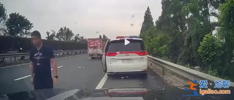 兩民警已停職？