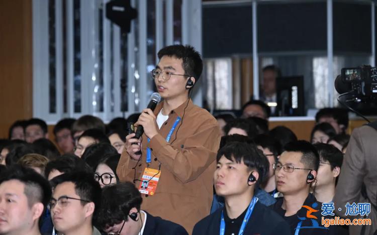 與師生對話 體驗學校自研機器人？