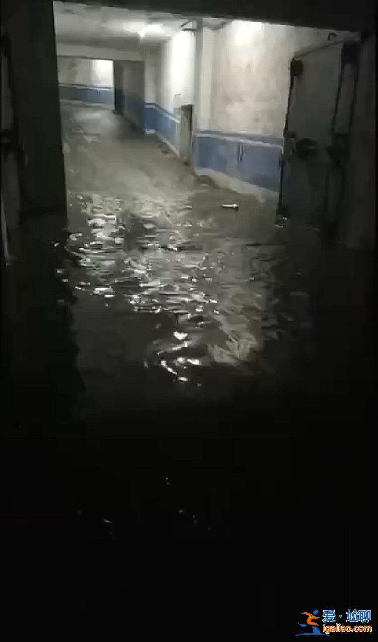 北京朝陽一小區(qū)雨水倒灌地庫 上百輛車被淹 時(shí)隔半月業(yè)主仍索賠無門？