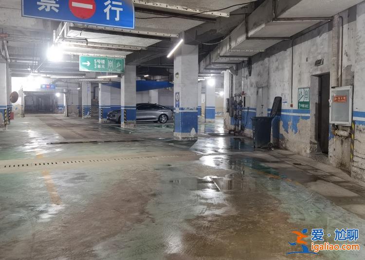 北京朝陽一小區(qū)雨水倒灌地庫 上百輛車被淹 時(shí)隔半月業(yè)主仍索賠無門？