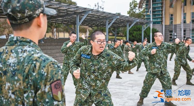 臺(tái)軍多枚導(dǎo)彈掉到海里！“爛就爛 理由還這么多”？