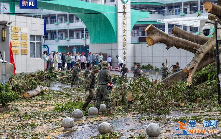 暖到了！臺(tái)風(fēng)“摩羯”后 支援官兵給孩子們留下一份“禮物”？