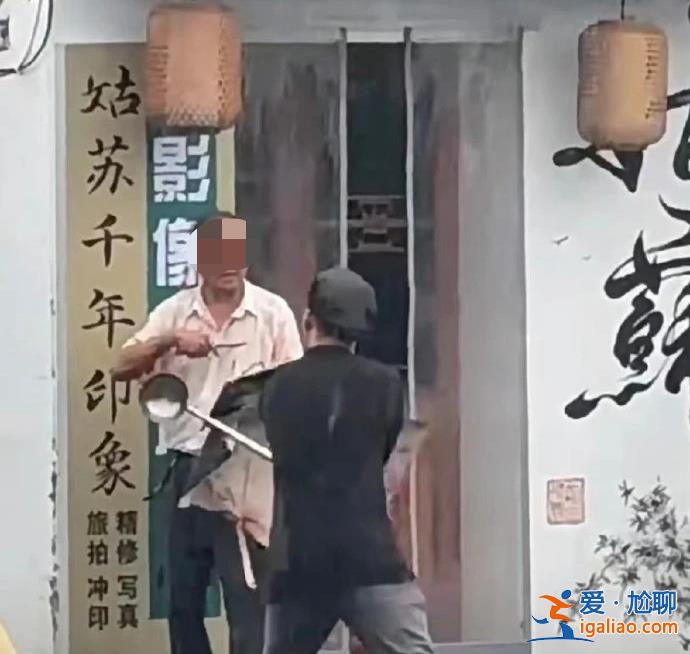 受傷女子疑網(wǎng)絡(luò)約拍 因不滿攝影作品引沖突？