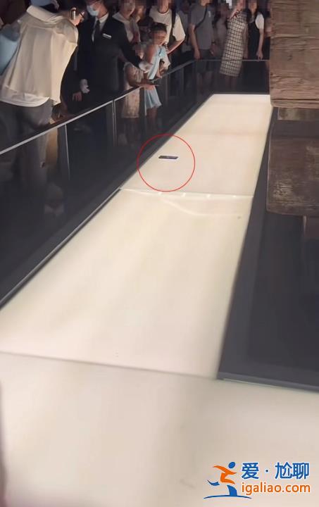 下面玻璃受損？