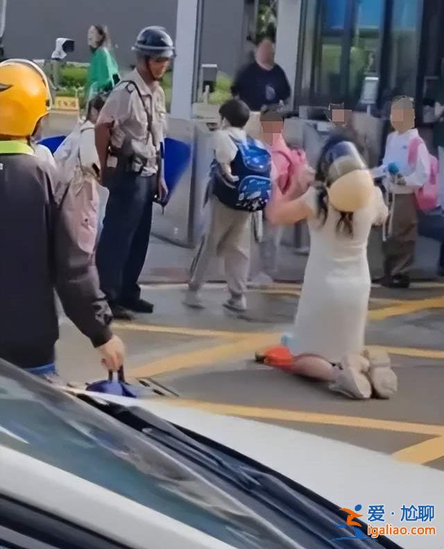 學(xué)生家長校門口跪求校長取消釘釘打卡？浙江臺(tái)州黃巖區(qū)教育局通報(bào)？