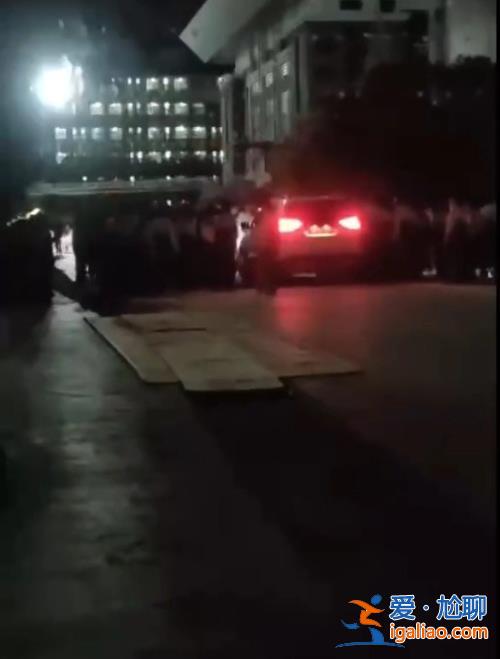 云南保山技師學(xué)院學(xué)生校內(nèi)被車撞傷 校方稱警方已介入處理？