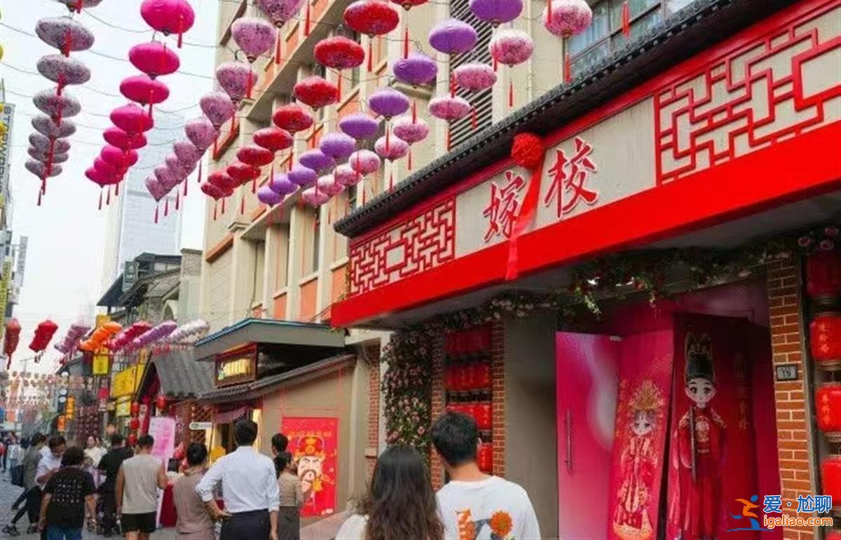 先嫁一步、生三胎最牛 長(zhǎng)沙婚育文化街“嫁?！睒?biāo)語(yǔ)引爭(zhēng)議 當(dāng)?shù)鼗貞?yīng)？