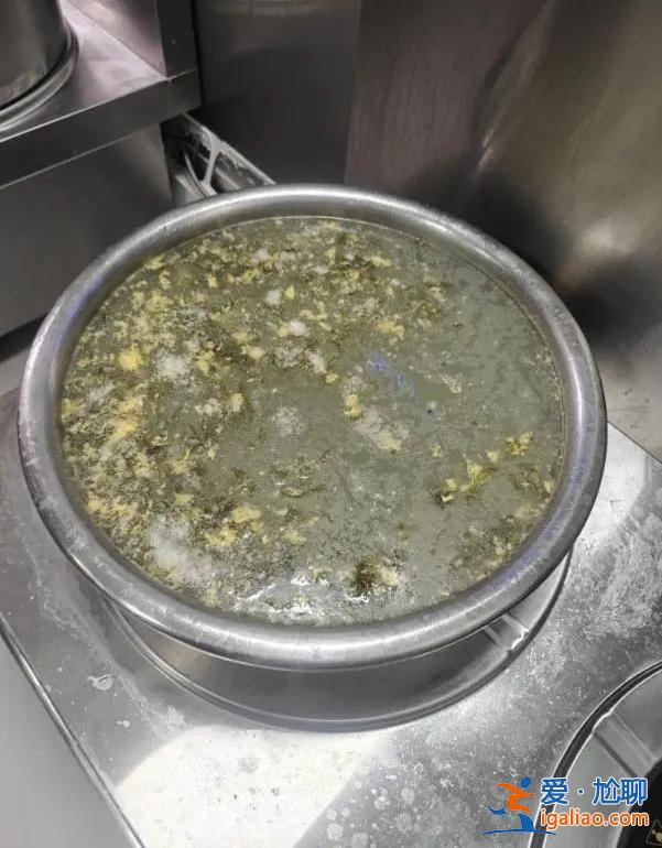 云南一學校給學生吃臭肉遭家長質(zhì)問 學校董事長無視最后問題揣兜離席？
