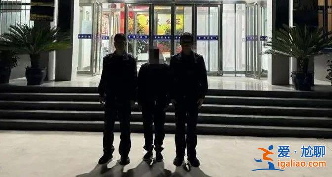 青海一家長因?qū)⒆涌荚嚦煽儾粷M意 酒后在班級家長群辱罵老師被行拘？
