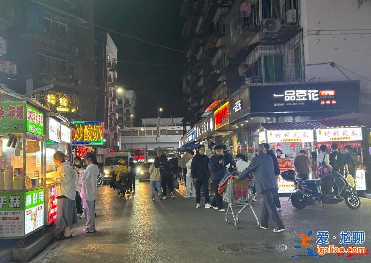 CBD小吃街提檔升級 固定攤位“一攤難求”？