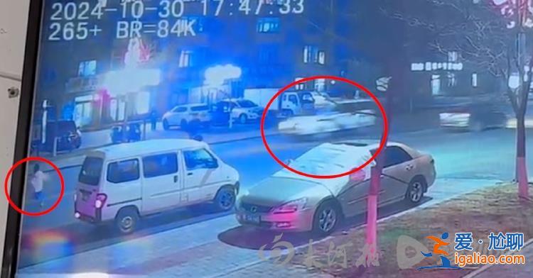 黑龍江一女童過馬路時被警車撞飛致腦出血 肇事民警稱正執(zhí)行公務(wù)？