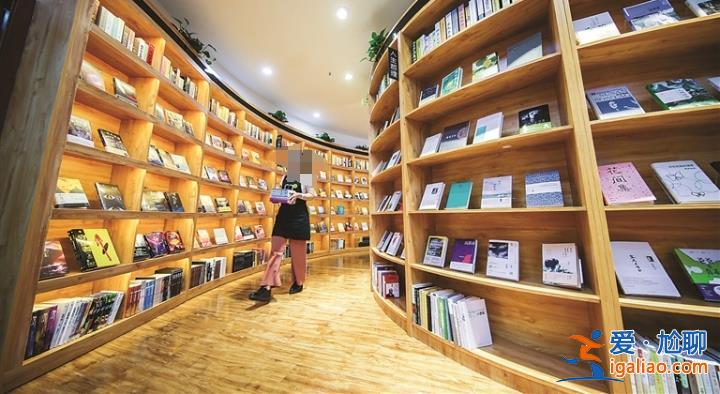 家長稱學(xué)校推薦的書店突然關(guān)門 多位家長押金難退 官方回應(yīng)？